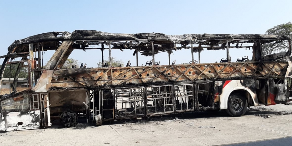 Cortesía Bus incendiado en el Magdalena