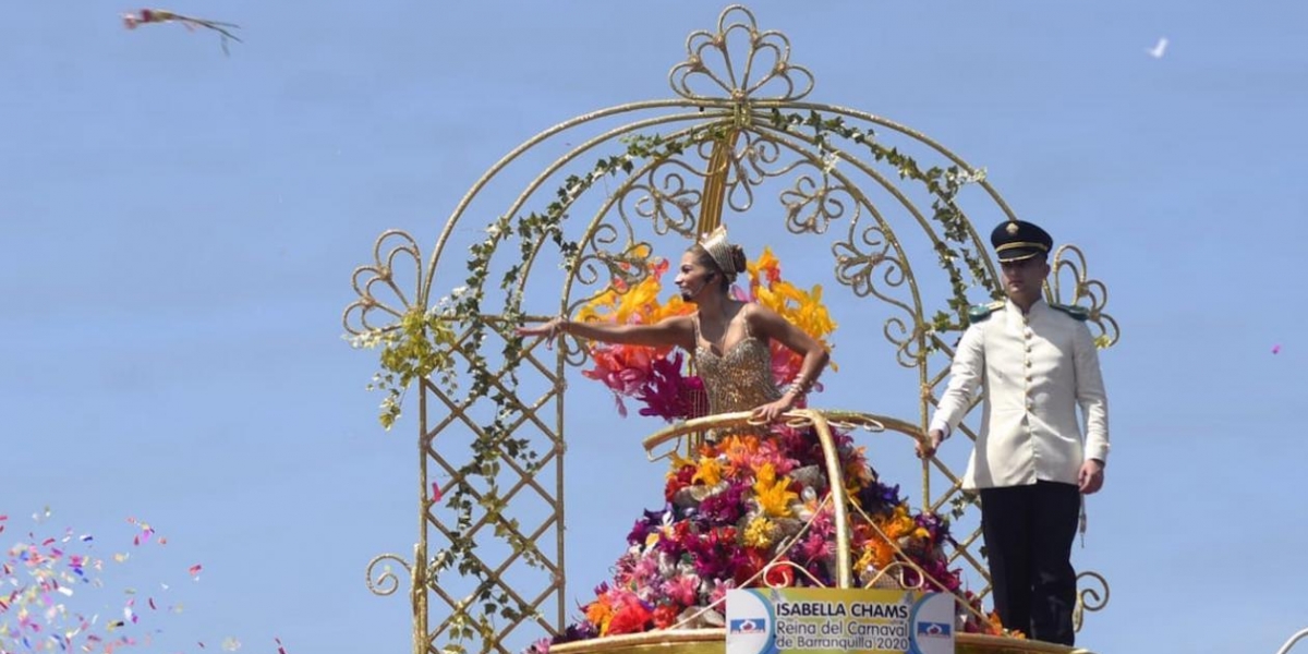 Isabella portaba su vestido 'Romance de Barranquilla, en honor a los poema de Meira del Mar, su tía-abuela.