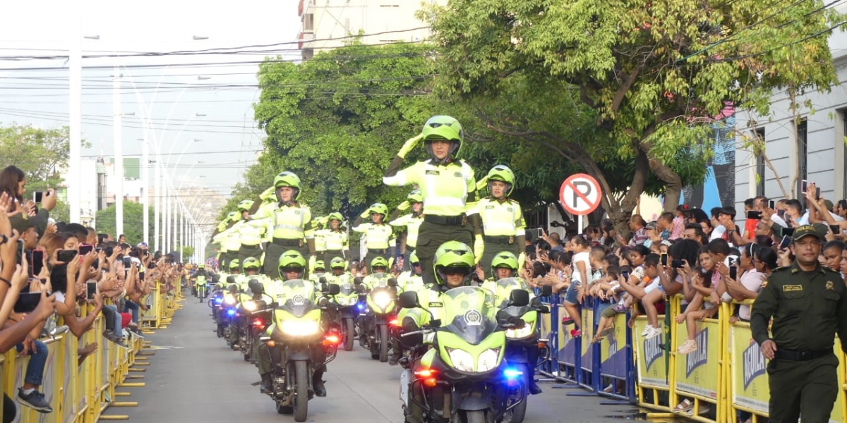 Policia Metropolitana Un total de 600 efectivos de todas las especialidades entre hombres y mujeres, serán distribuidos estratégicamente en todos los eventos que se realizaran en la ciudad.