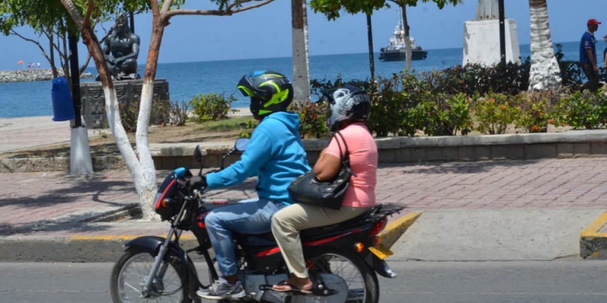 Este lunes podrán circular la motos, carros particulares y taxis que no tengan 'pico y placa'. 