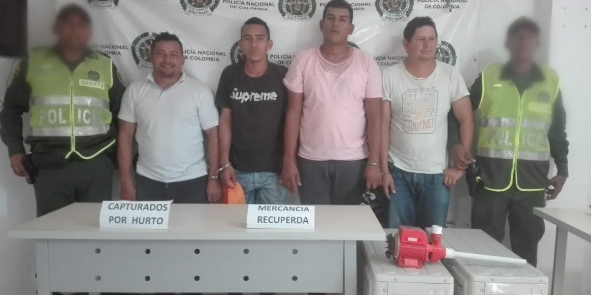 Policía del Magdalena Los capturados fueron dejados a disposición de la Fiscalía Seccional de Plato por el delito de hurto calificado y agravado.