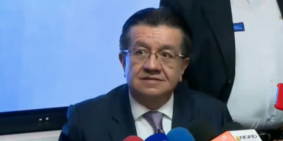 Zona Cero El Ministro de Salud, Fernando Ruiz Gómez.