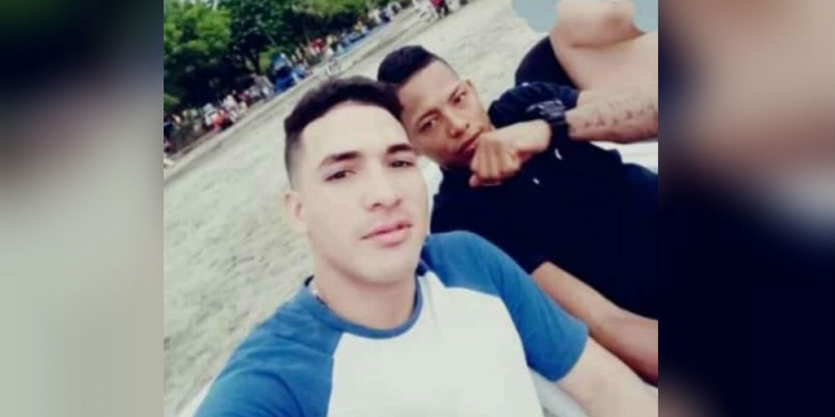 'El Tony' (izq.) junto a 'El Nene' (der.), presuntos asesinos de tres hombres en Luis R Calvo.