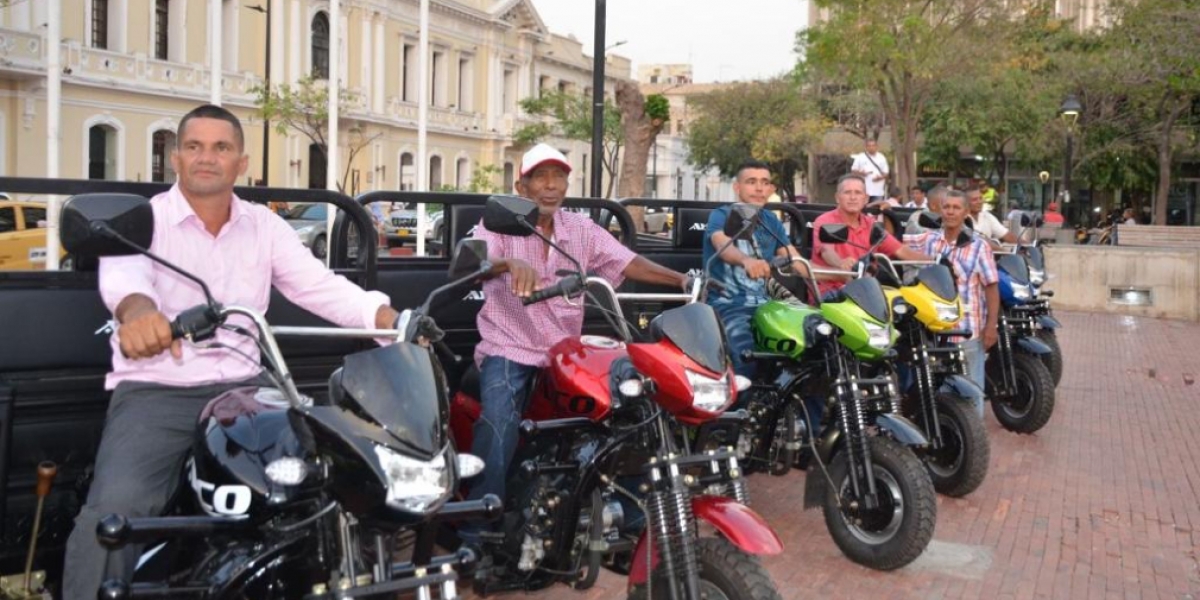 Entrega de motocarros por parte de la Alcaldía.