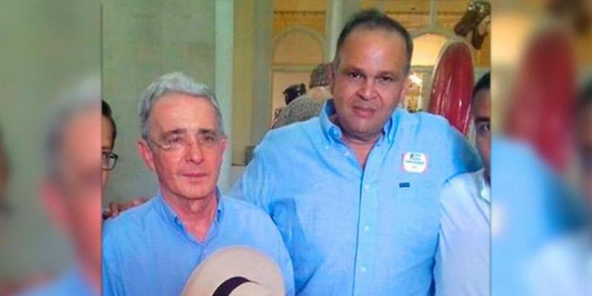 El senador Álvaro Uribe y José Guillermo 'Ñeñe' Hernández