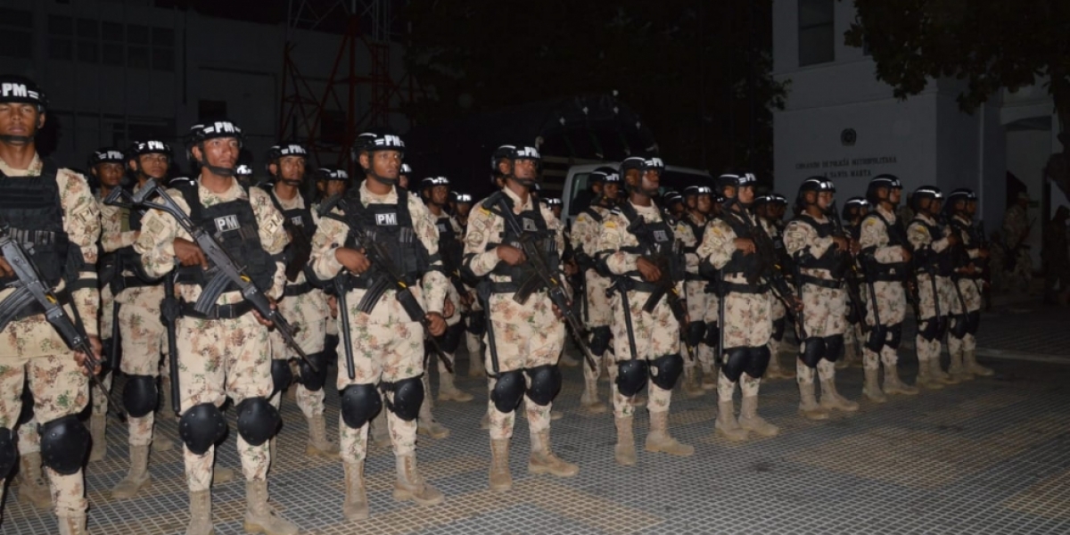 Los militares fueron llamados a cuidar el cumplimiento del toque de queda nocturno para evitar el coronavirus.