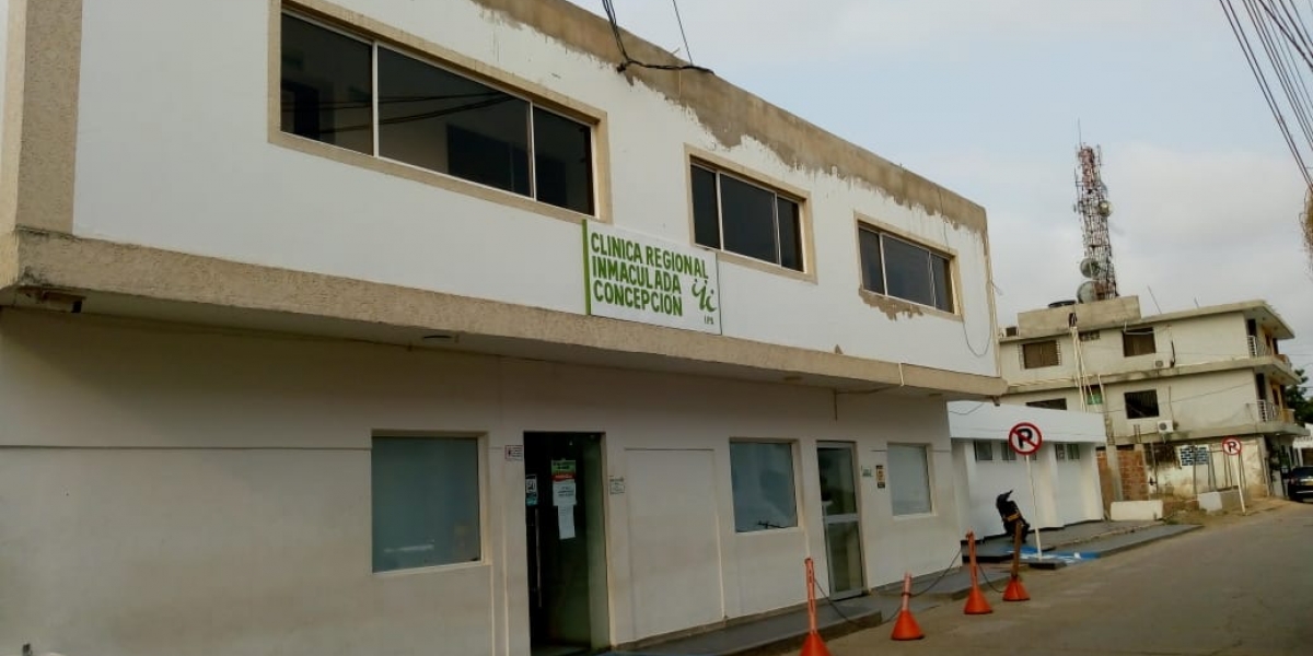 La difícil situación económica obligó a la clínica a no renovarles el contrato a 30 trabajadores. 