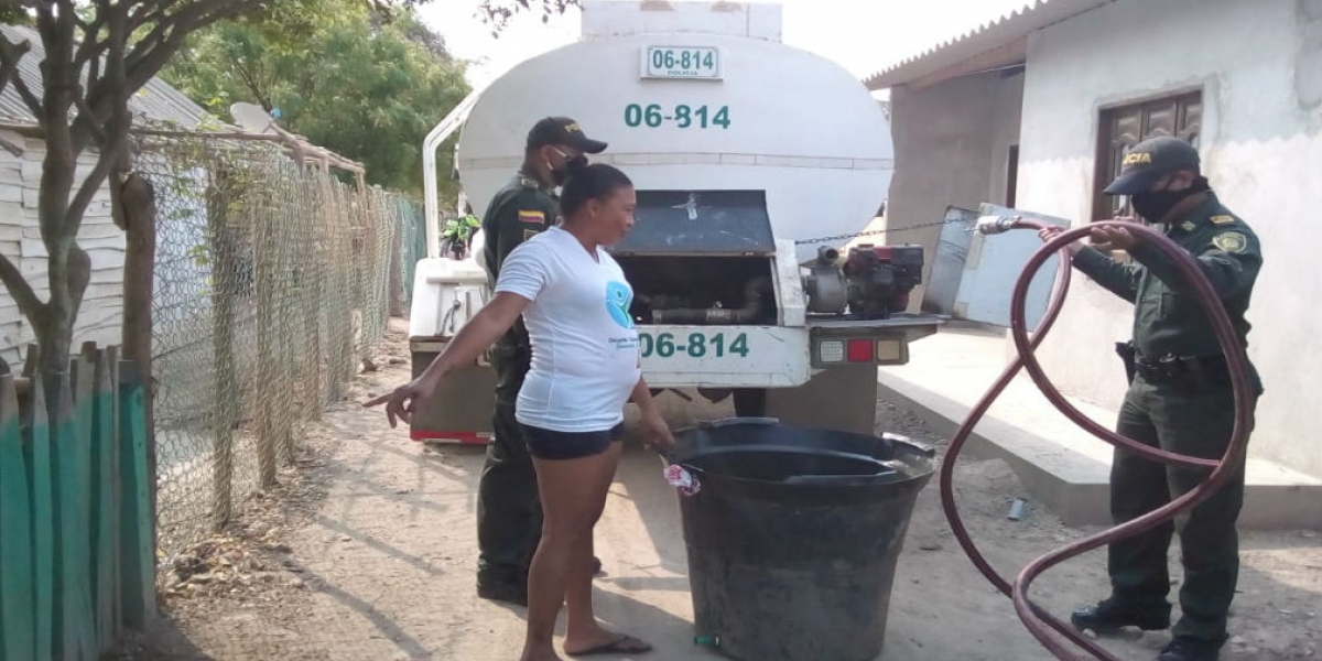 Carrotanque donado por la policía.