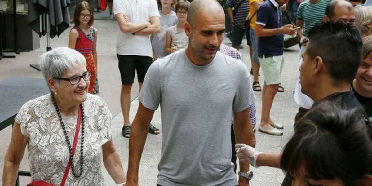 Pep Guardiola y su mamá.