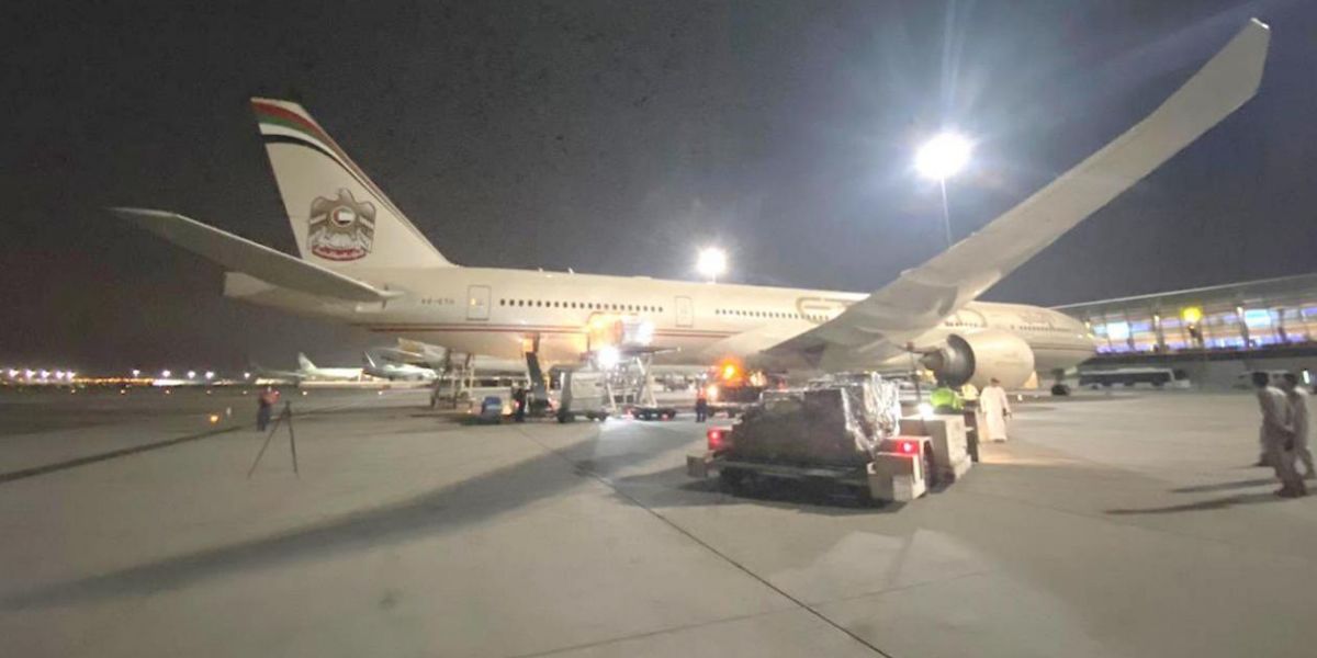 Avión con los insumos médicos donados por Emiratos Árabes.