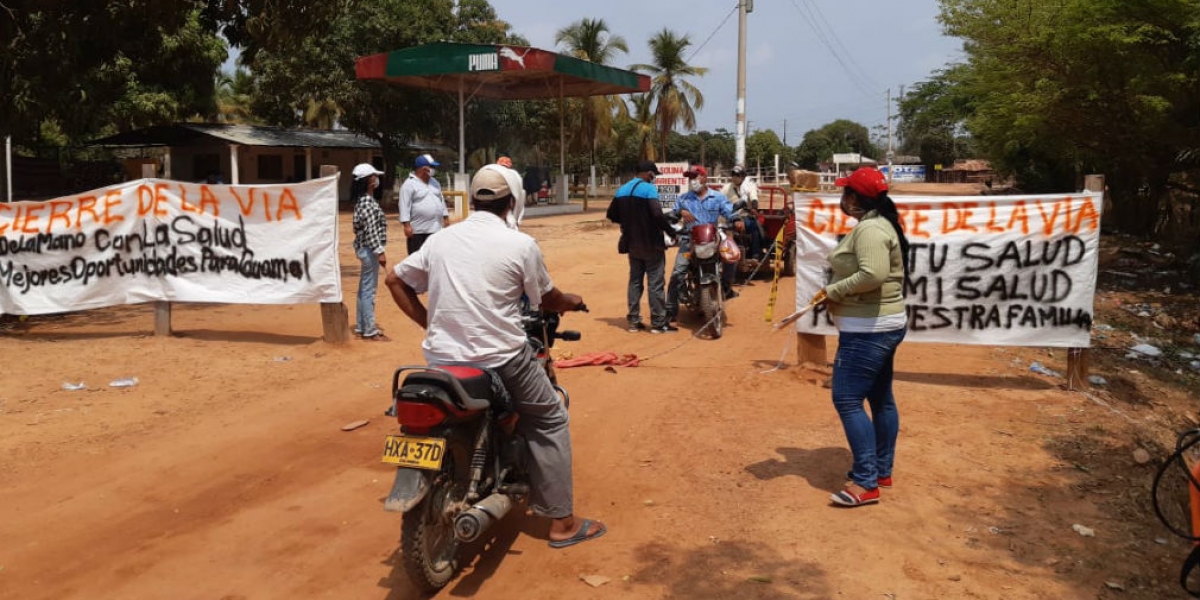 Seguimiento.co Vigilantes voluntarios en las entradas a Guamal.