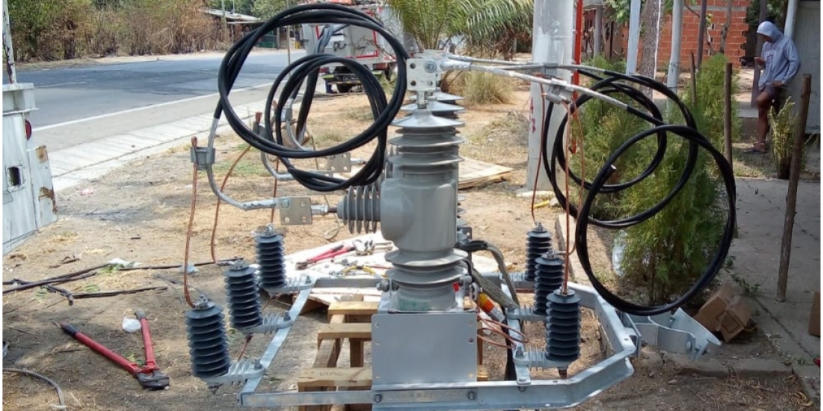 Electricaribe Con la instalación de estos equipos Electricaribe agiliza la operación en el evento que ocurran fallas en los circuitos y minimizan la cantidad de clientes afectados.