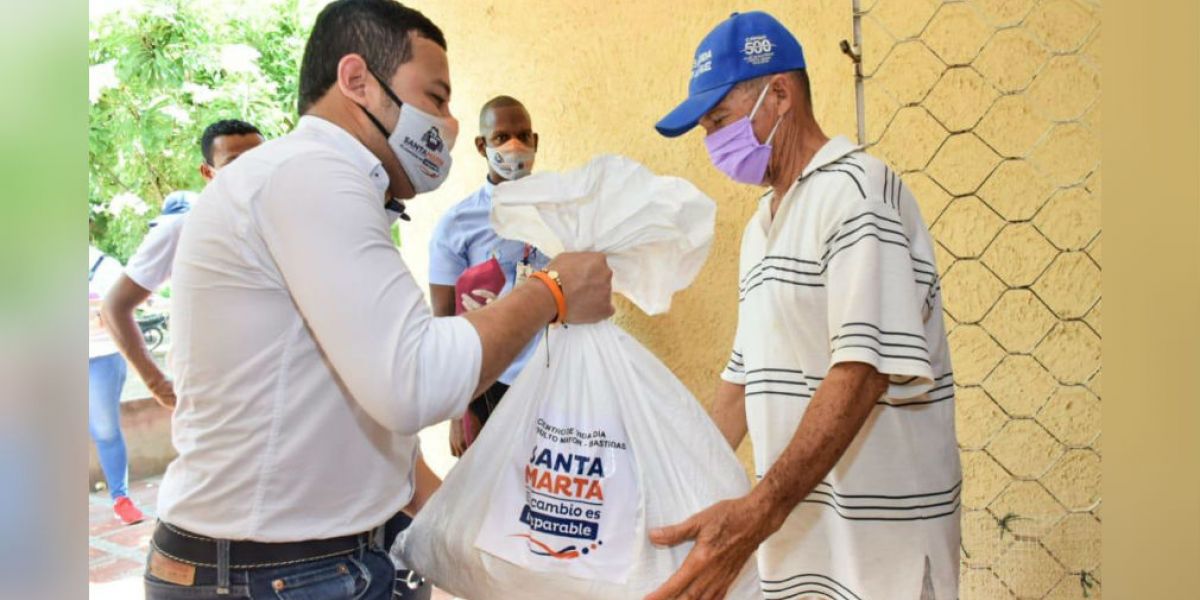 Entrega de mercados a adultos mayores.