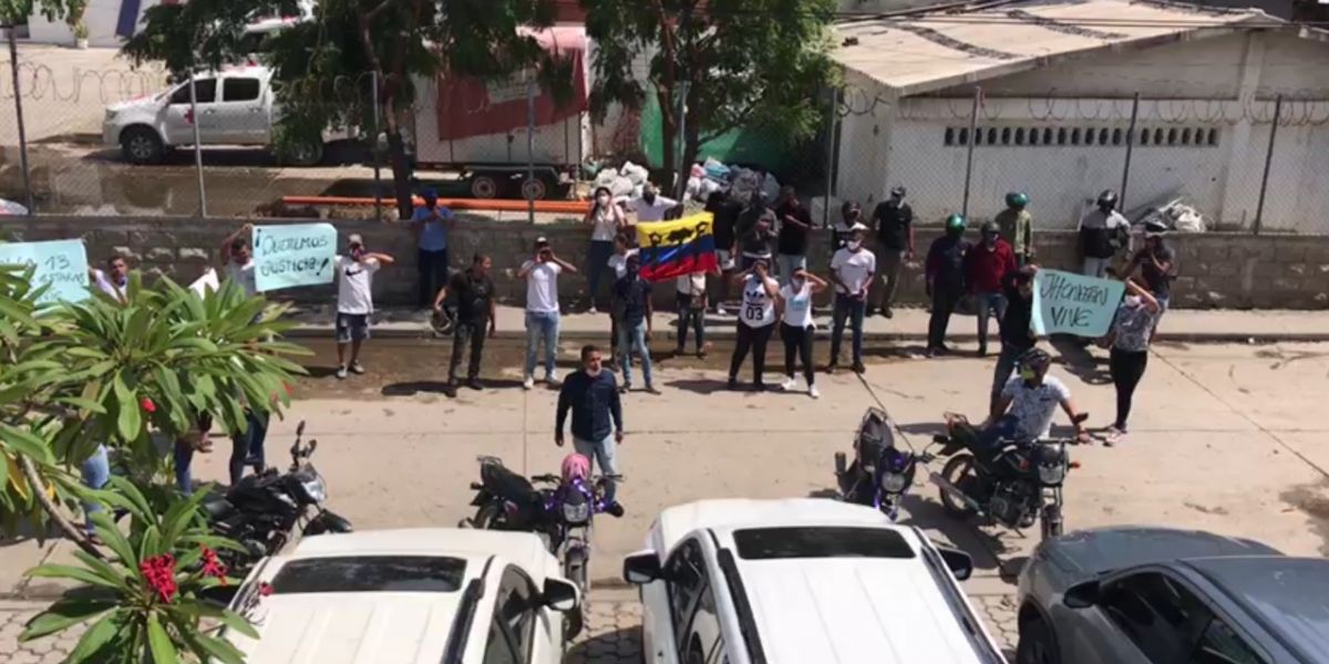 Cortesía Amigos y familiares realizaron una protesta en la mañana de este viernes.