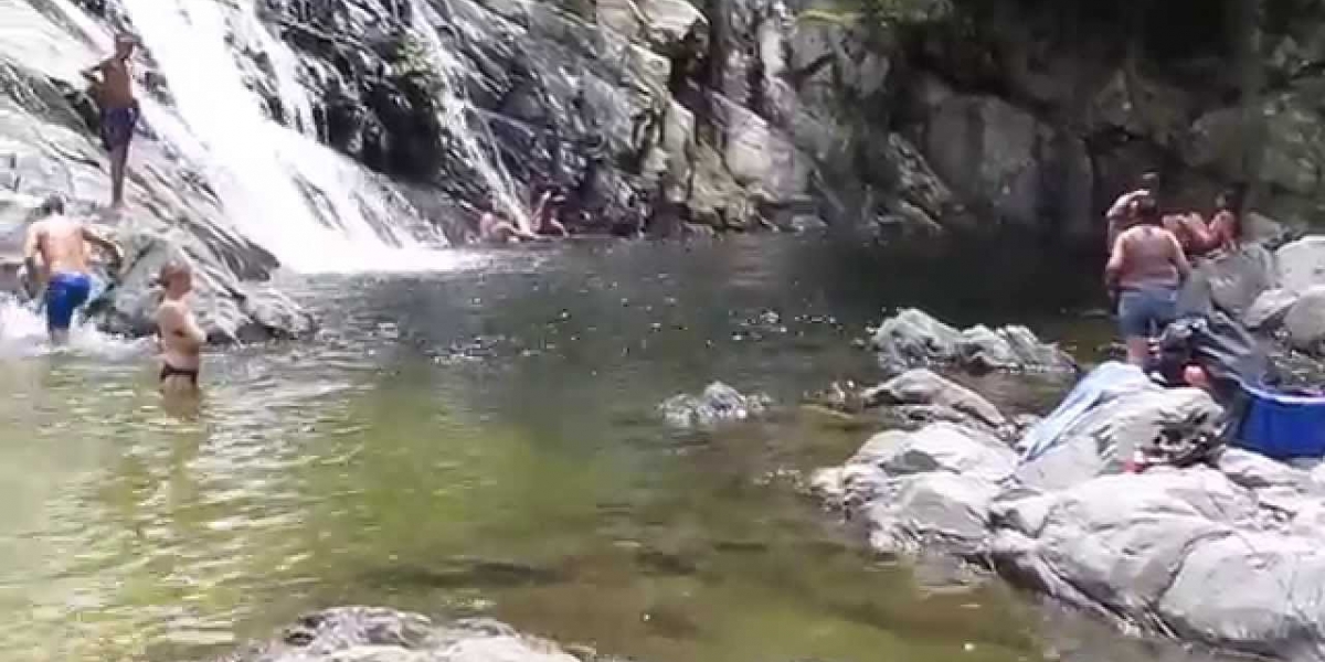 El acceso a quebradas y ríos será igual que el de las playas. 