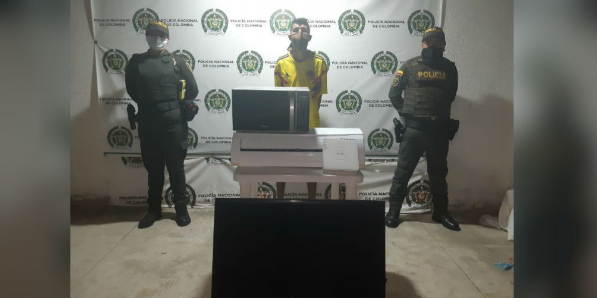 Policía Jimmy Andrés Vega Rivera.