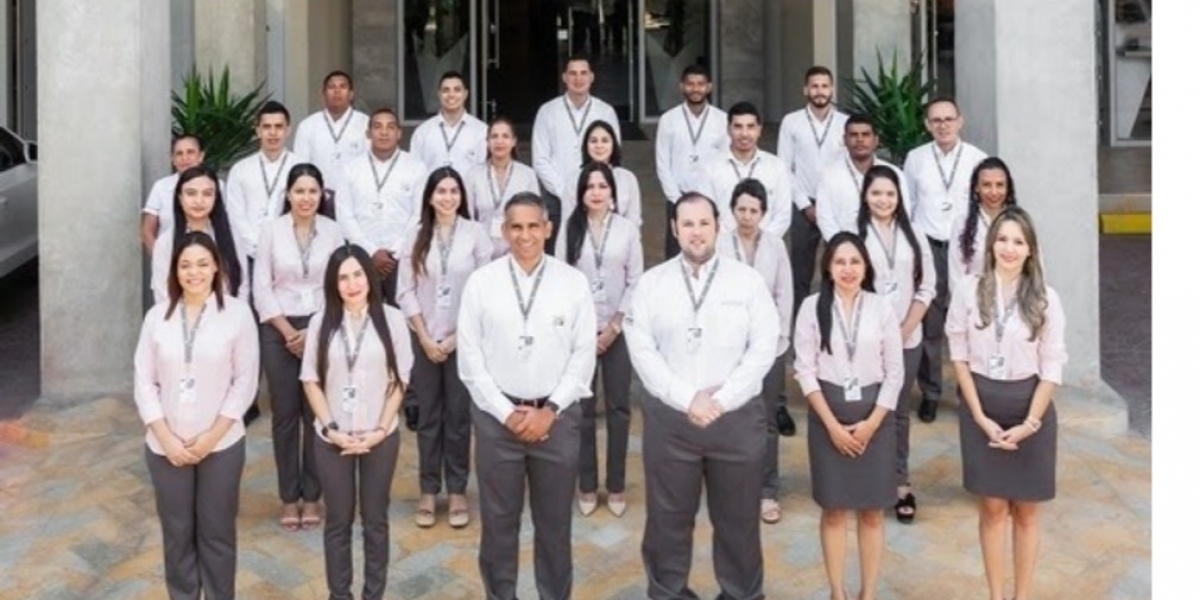 Funcionarios de la Cámara de Comercio de Santa Marta. 