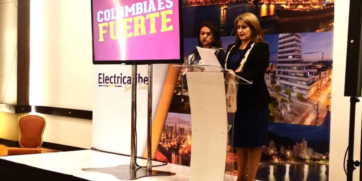  Ángela Patricia Rojas anunciando al nuevo operador del cual ha estado fungiendo como Gerente.