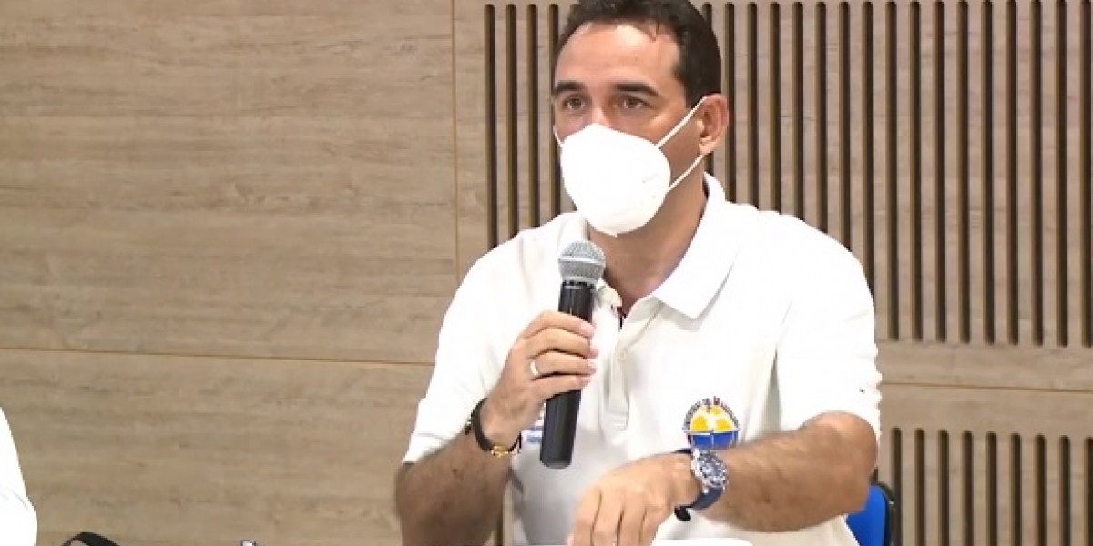 Jaime Noguera Serrano, vicerrector fianciero, durante la transmisión con estudiantes de la Unimagdalena.