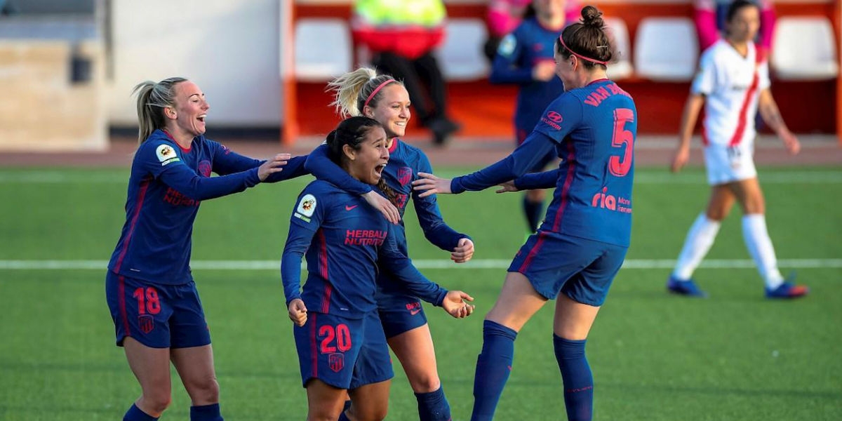 Atlético de Madrid Leicy Santos celebrando su gol.