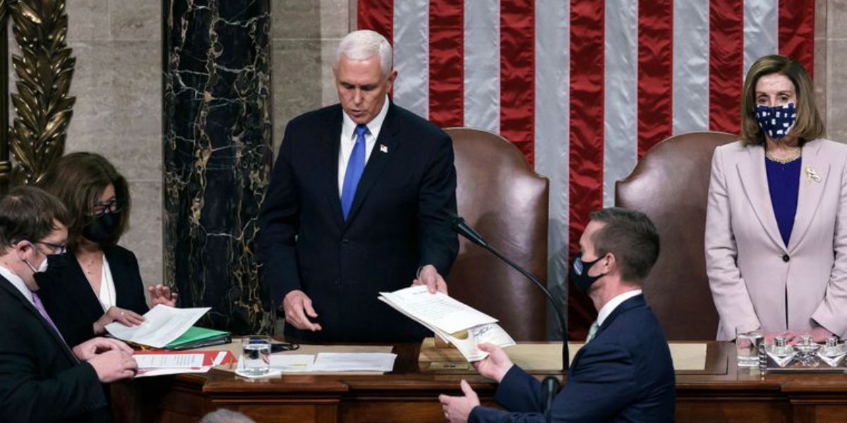 Mike Pence, actual Vicepresidente de Estados Unidos, lideró la sesión de ambas cámaras.