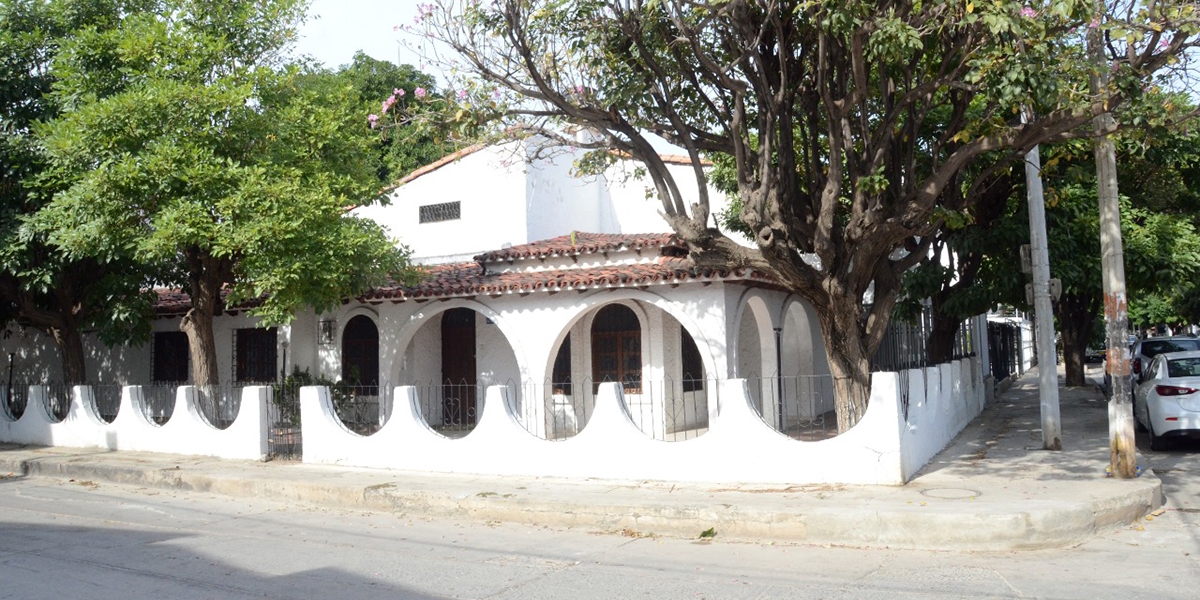 La casa se encuentra ubicada en la urbanización Riascos. 