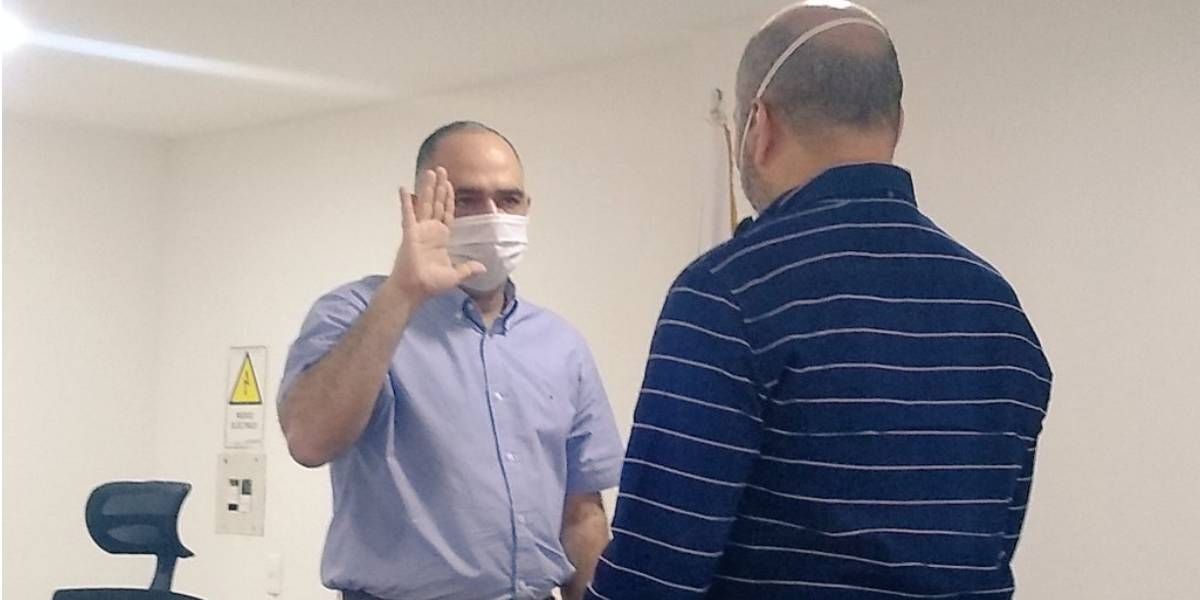 Concejo Carlos Pinedo Cuello, tomando juramento.