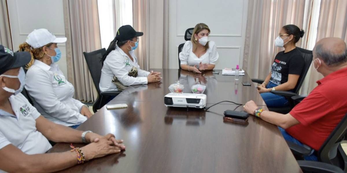 Twitter Reunión entre la alcaldesa y directivos docentes.