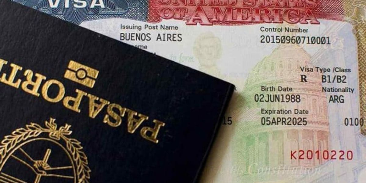 Largas esperas para solicitar una visa para viajar a los Estados Unidos.