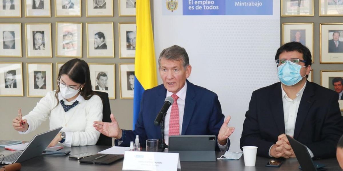 Ministro de Trabajo, Ángel Custodio Cabrera, en la instalación de la mesa de concertación del salario mínimo.