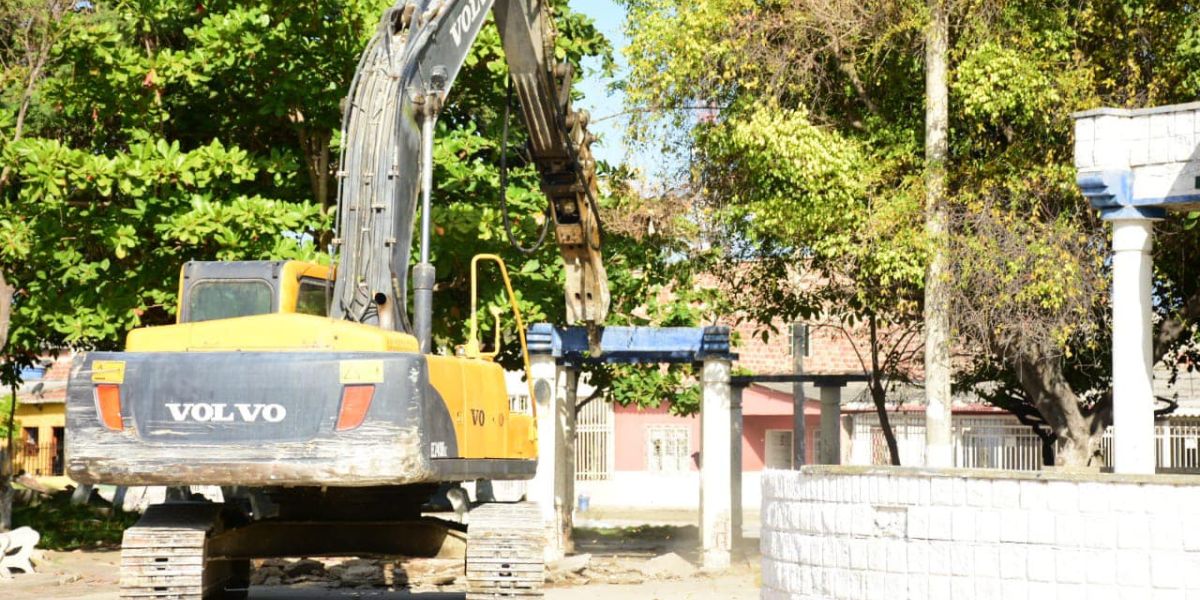 Comenzó la demolición del Parque Sagrado Corazón de Jesús, en Ciénaga.