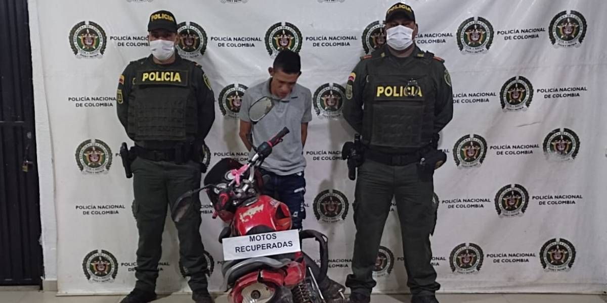 Policía Sujeto capturado en El Banco por el presunto robo de la moto.