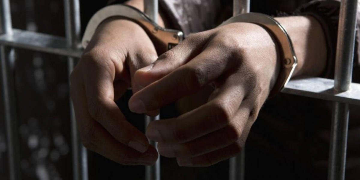Caracol Radio El Juzgado con funciones de conocimiento condenó al investigado por los delitos de acceso carnal con menor de 14 años en concurso con actos sexuales en menor de 14 años.