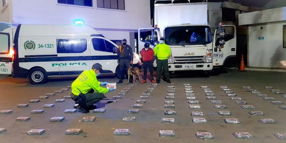 Un total de 130 kilos de cocaína que se movilizaban en un camión fueron incautadas por la Policía Nacional.