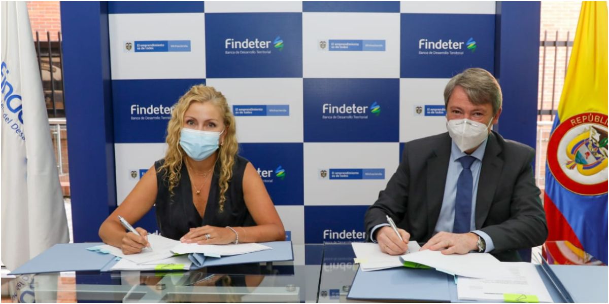 Findeter Con el crédito, tanto KfW como Findeter buscan promover el financiamiento de inversiones en los sectores de agua potable, saneamiento básico y residuos sólidos en Colombia.