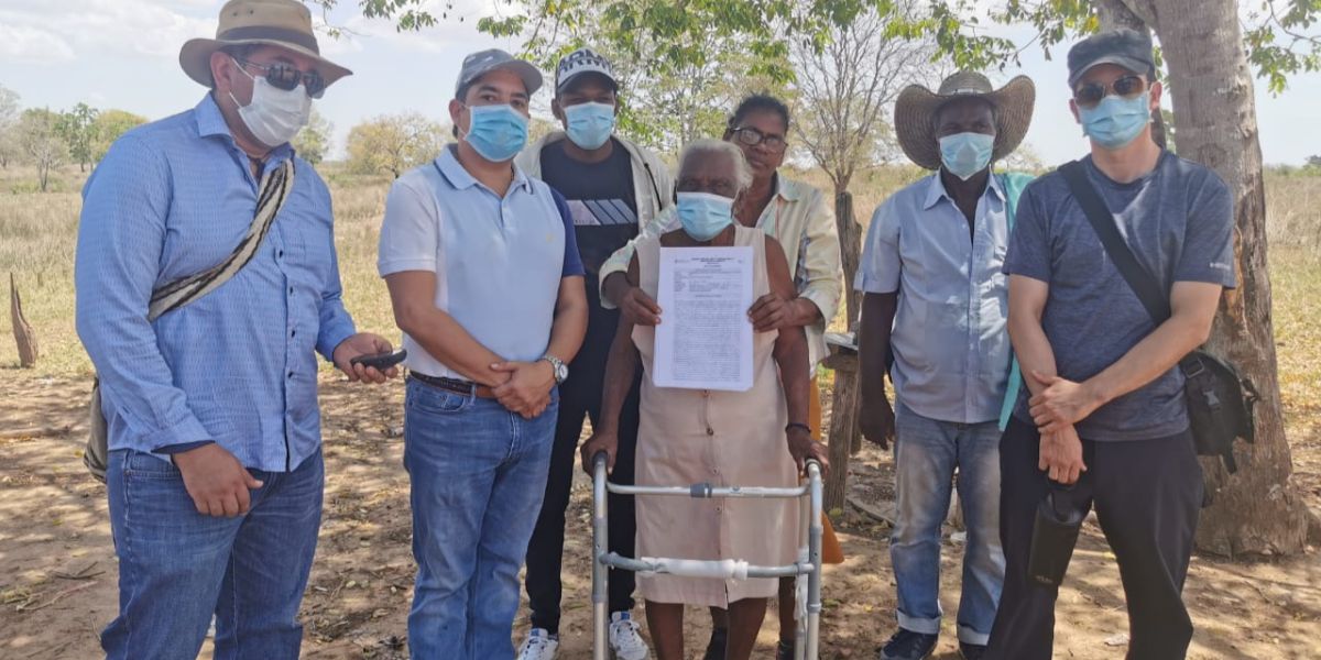 Isabel Pérez recibió uno de sus mejores regalos: la recuperación de su predio. 