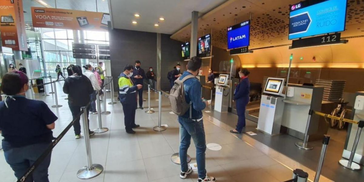 Pasajeros en el Aeropuerto El Dorado.