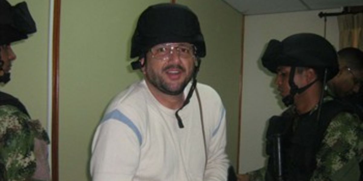 W Radio Alias 'Macaco'.