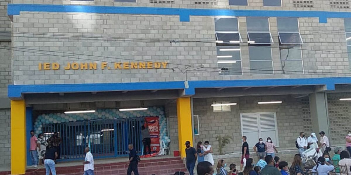 Archivo Los colegios deben retomar clases.