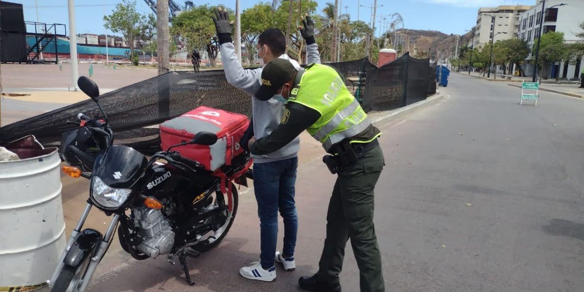 Las motos podrán circular todos los días, pero sus conductores deben regirse por el pico y cédula o por las exenciones.