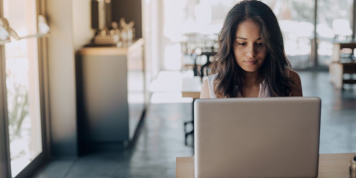 Internet Los cursos online son una excelente manera de capacitarse.
