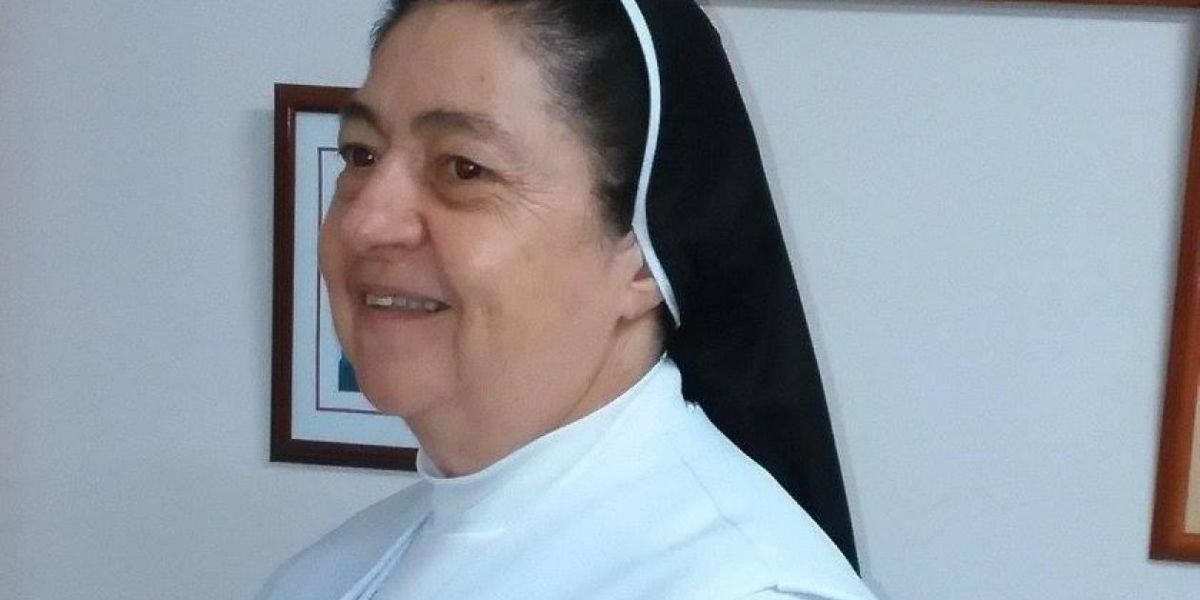 Facebook Hermana Luz Zapata Zapta, rectora del IED Madre Marcelina, fallecida.