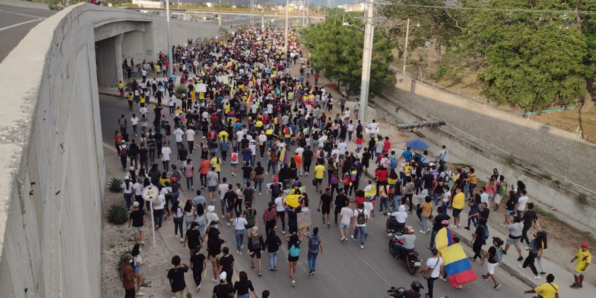 Seguimiento.co Así se movilizaba la marcha por la Troncal del Caribe en la tarde.