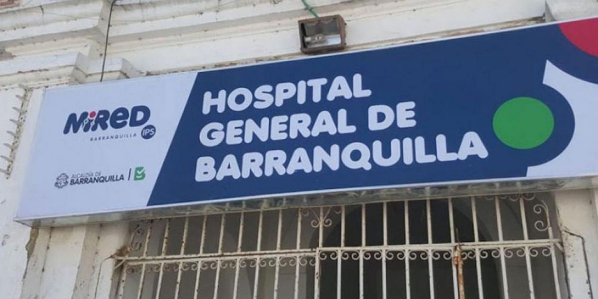 La niña recibe atención médica en el Hospital General de Barranquilla.