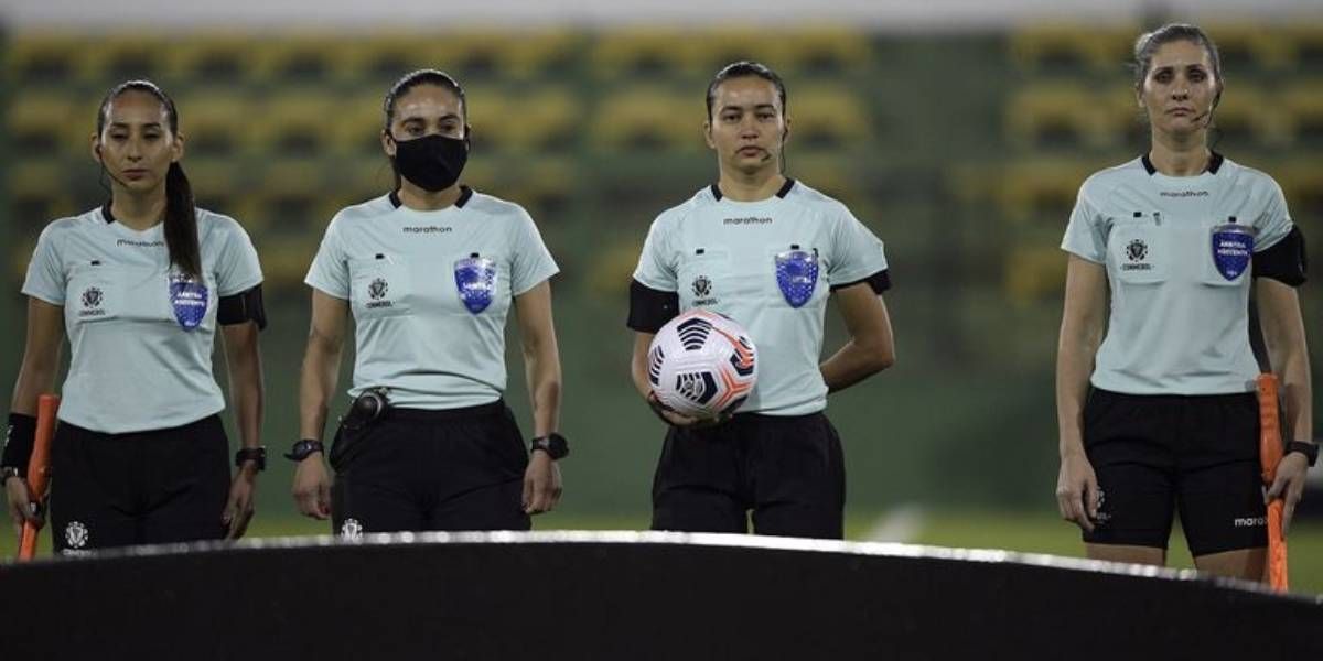 La Nación Primer cuarteto arbitral femenino que dirige en un partido de Libertadores.