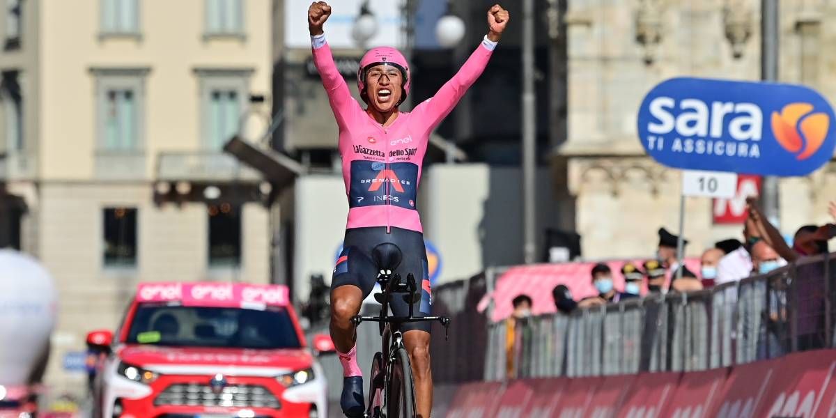 Egan Bernal tras cruzar la meta en la jornada de este domingo.