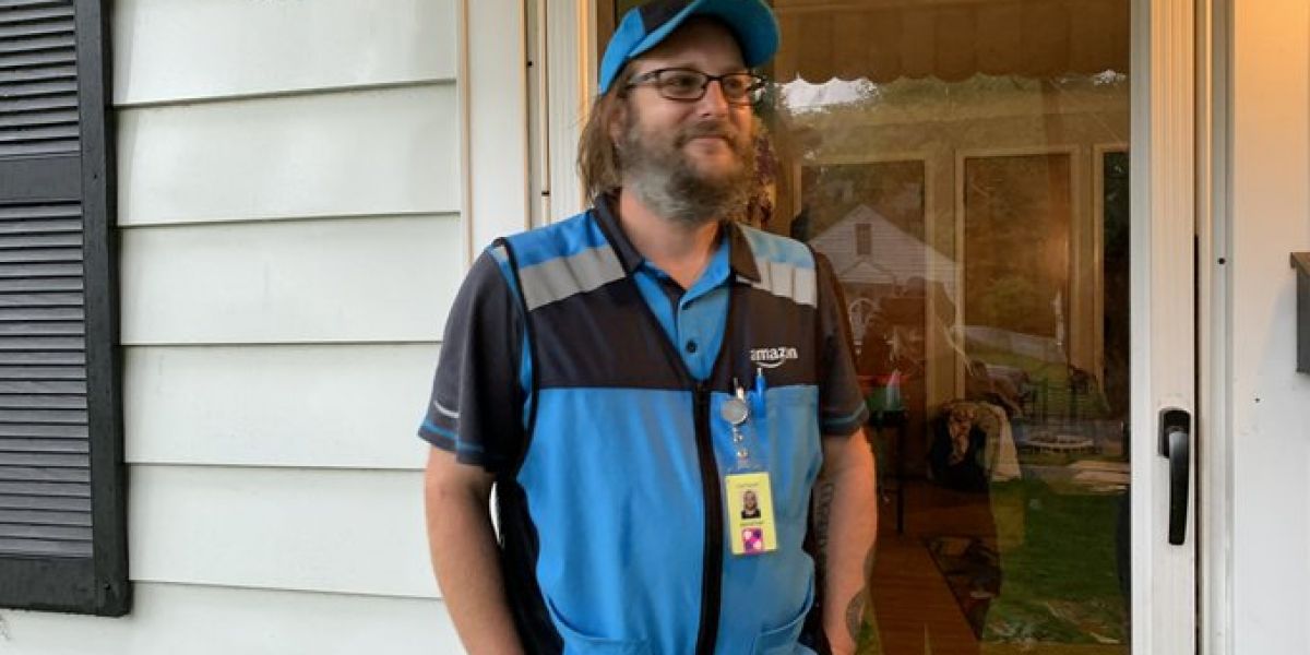 Él es Jonathan Carlyle, el ganador de un millón de dólares en la ciudad de Toledo, Ohio.