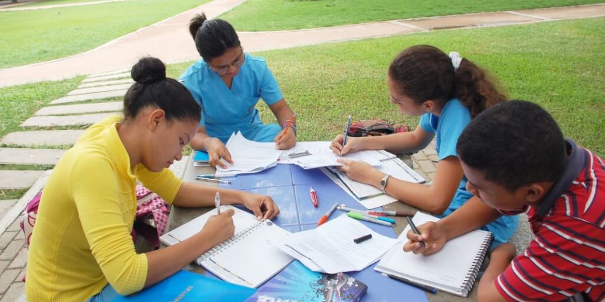 Unimagdalena Estudiantes de Unimagdalena apoyan las medidas del Consejo Académico.