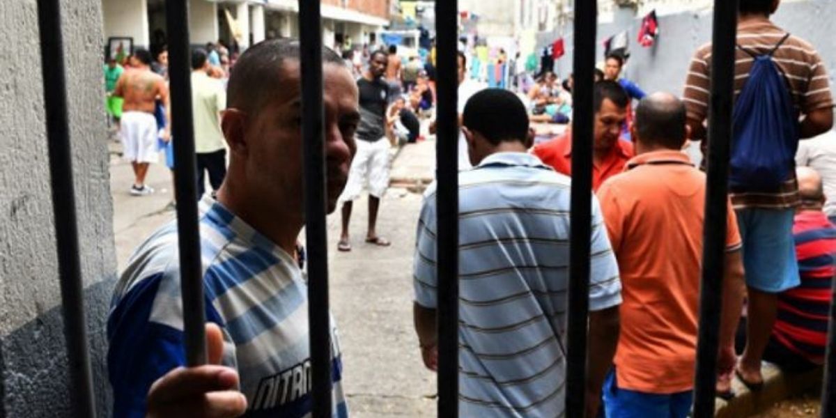 El Universal Defensor pide vacunar a población carcelaria.