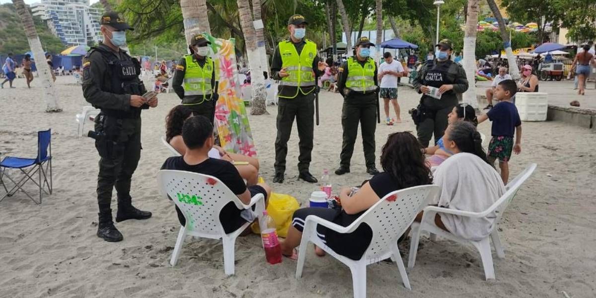 Intervención de las autoridades en playas.